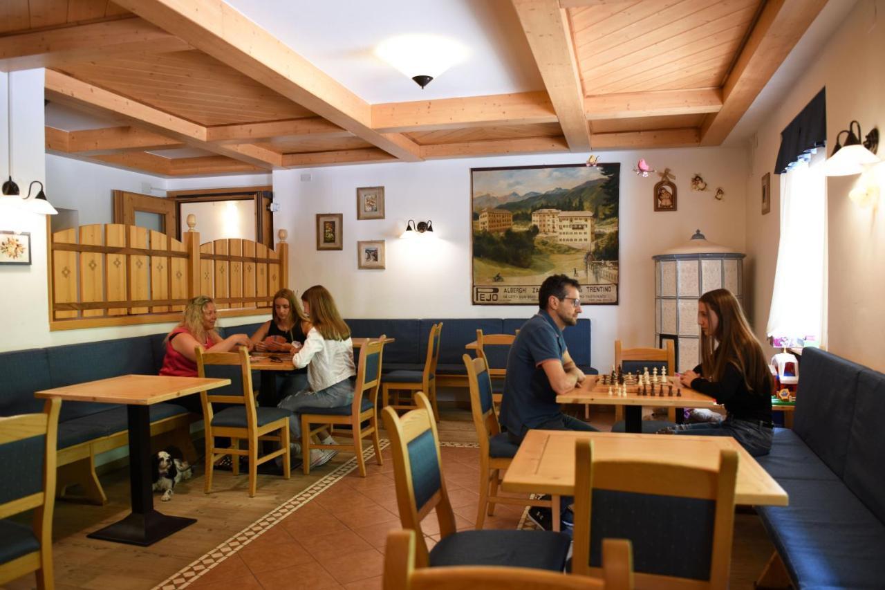 Hotel Zanella Пейо Фонти Екстериор снимка