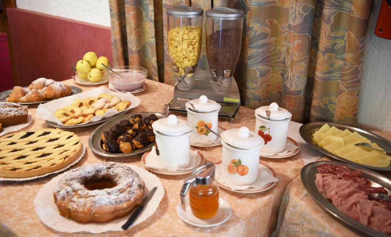 Hotel Zanella Пейо Фонти Екстериор снимка