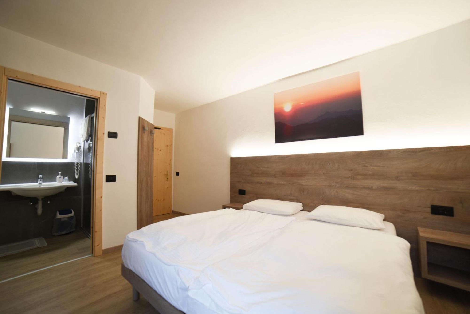Hotel Zanella Пейо Фонти Екстериор снимка